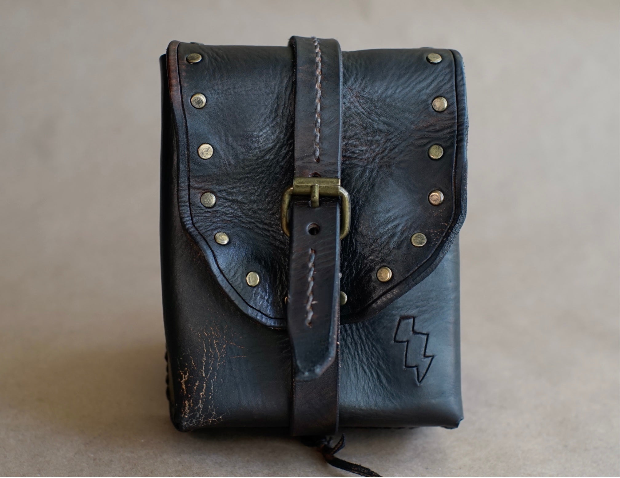 STASH POUCH - Black - Rivets