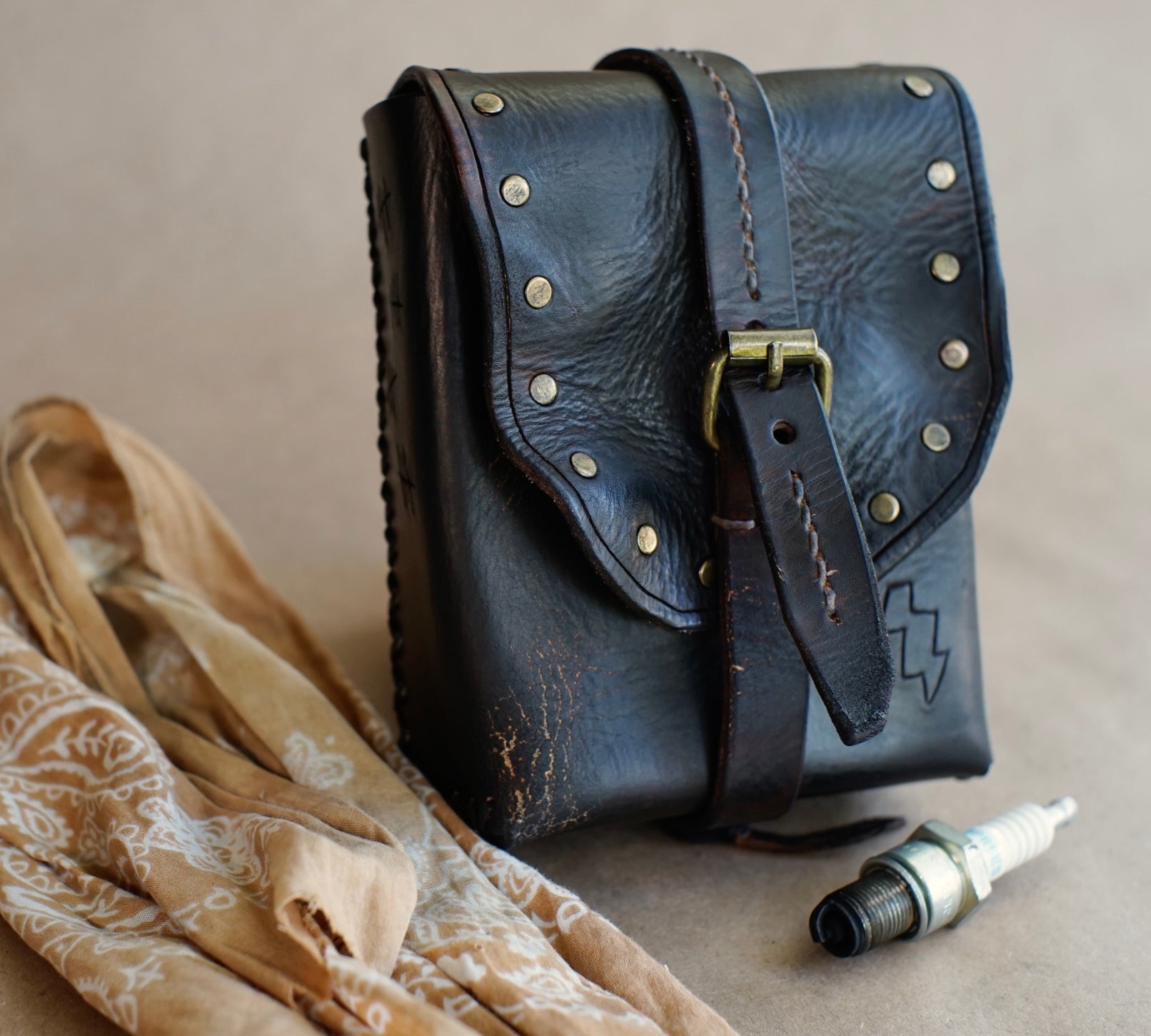 STASH POUCH - Black - Rivets