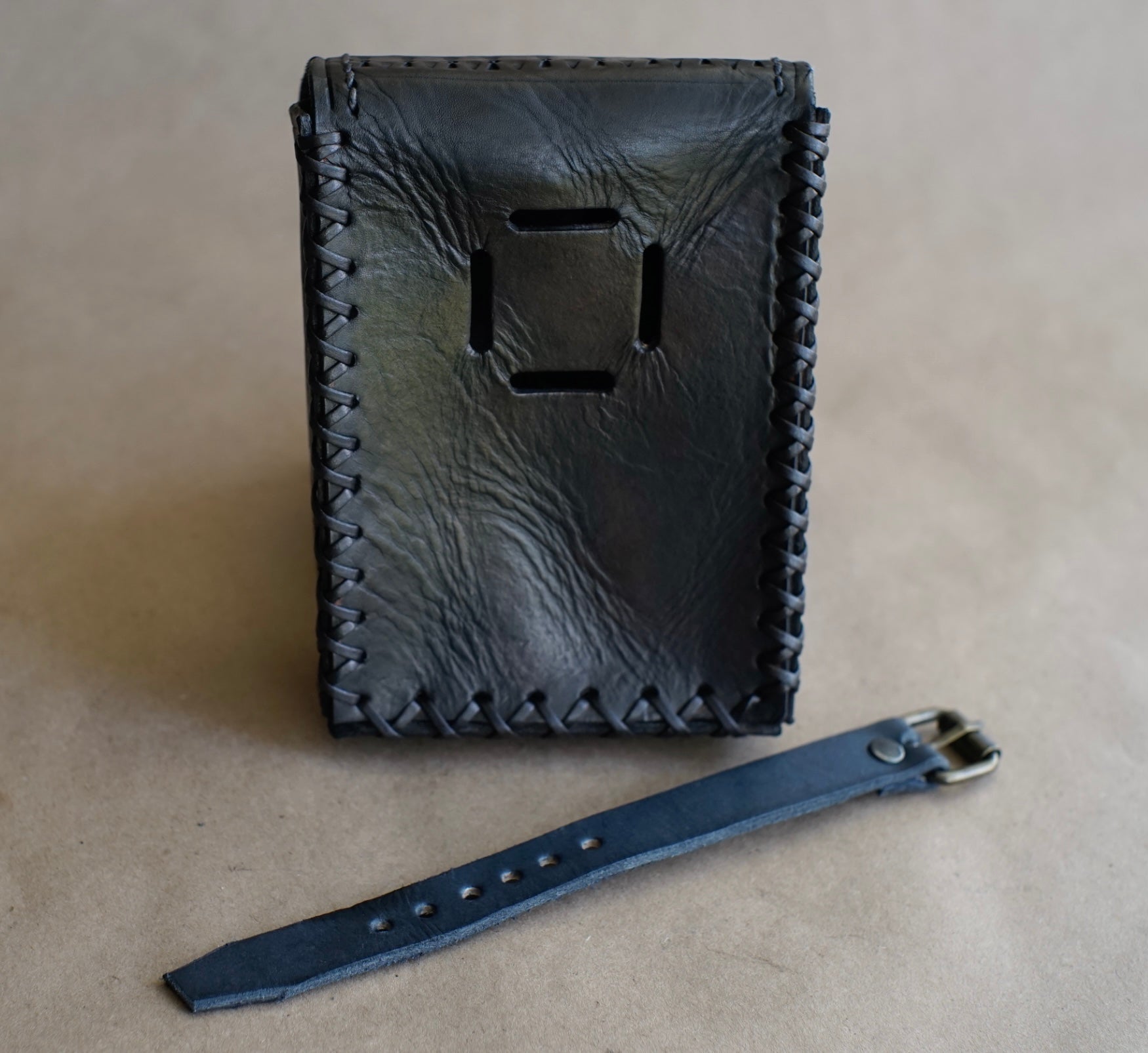 STASH POUCH - Black - Rivets