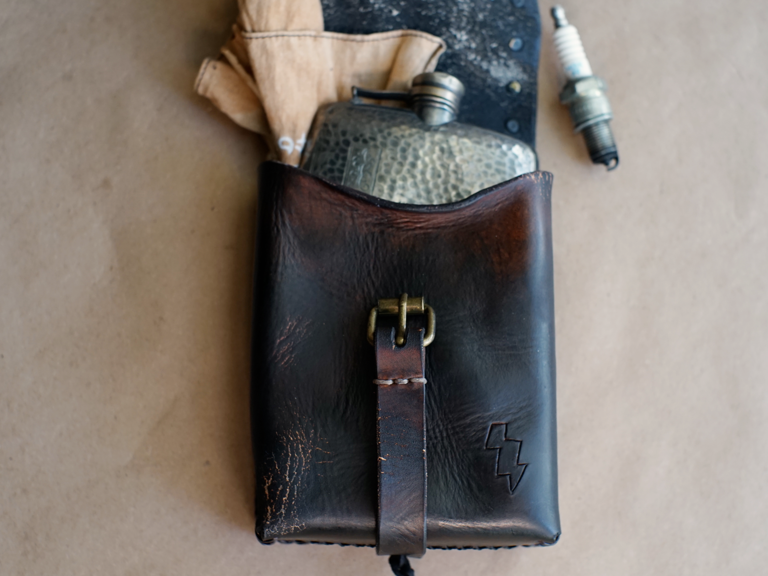 STASH POUCH - Black - Rivets